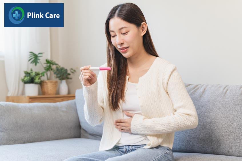 sử dụng que thử thai để xác định tình trạng ra máu báo thai
