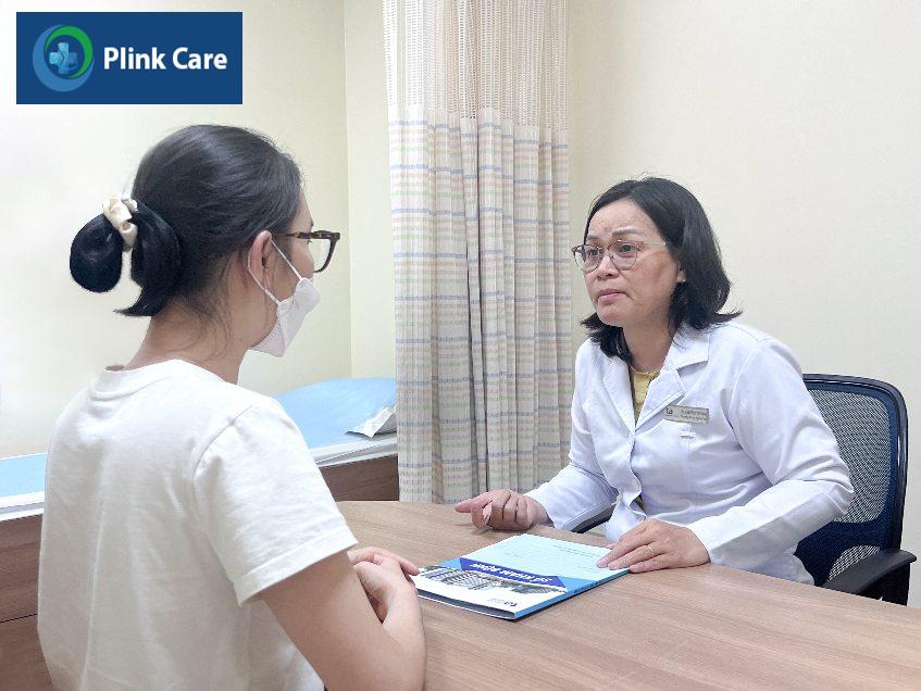 thăm khám phẫu thuật chỉnh sửa sau đặt túi ngực