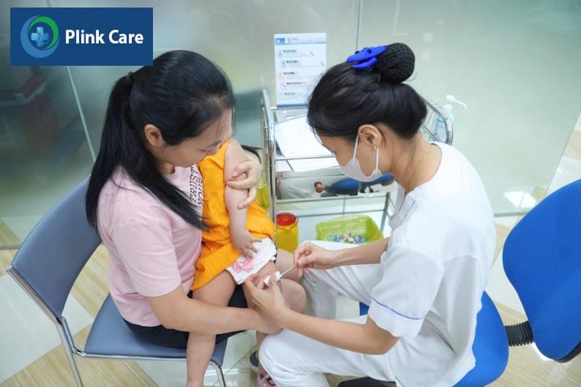 Tiêm phòng vắc xin ngừa bạch hầu đủ mũi