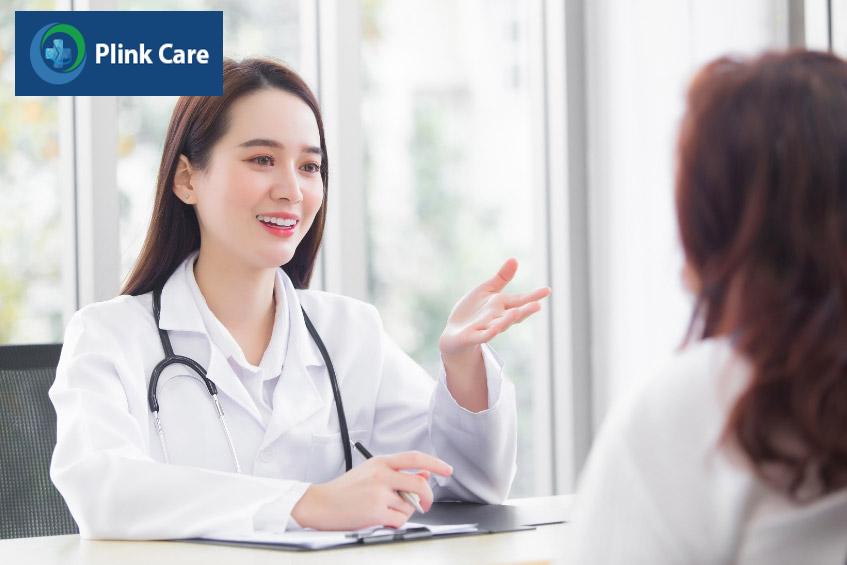 trao đổi với bác sĩ trước khi thăm khám