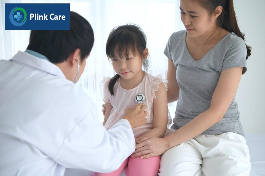 Trẻ có dấu hiệu viêm phế quản nên được đưa đến bệnh viện
