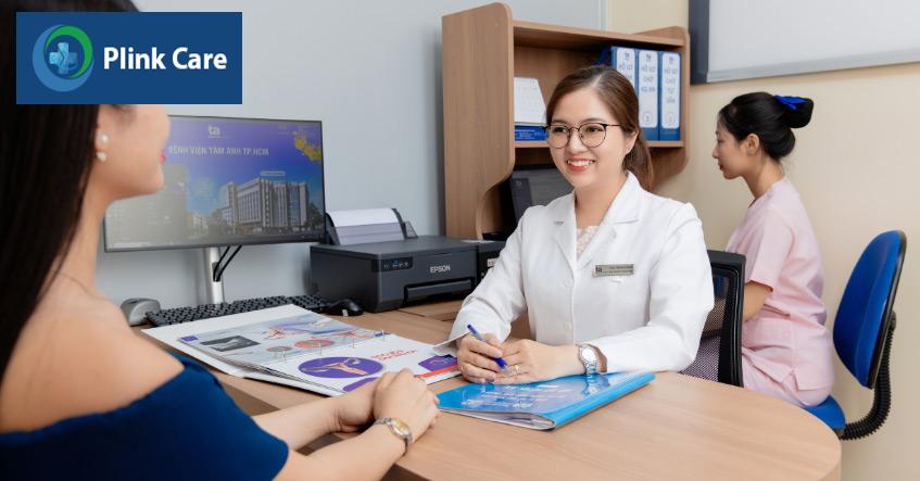 Bác sĩ Hà Giang tư vấn bệnh nhân quy trình làm thụ tinh ống nghiệm tại IVF Tâm Anh