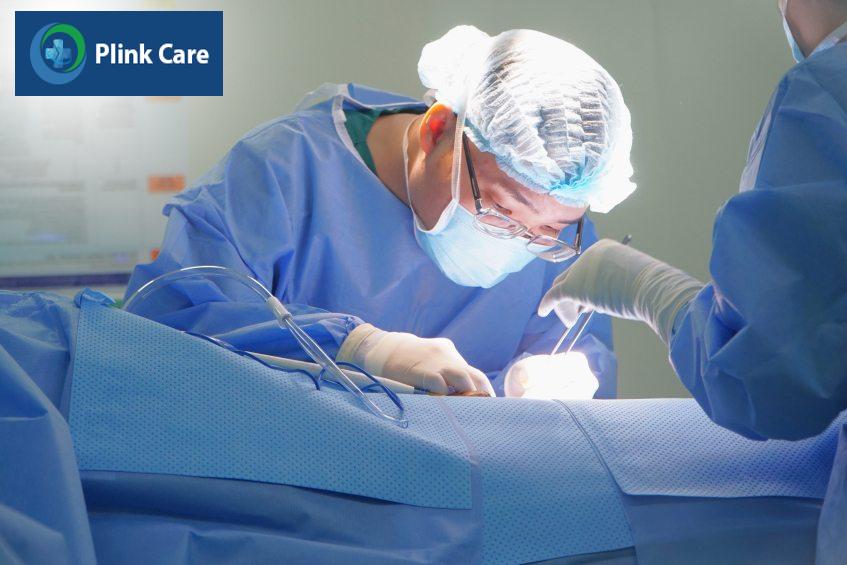 bác sĩ phẫu thuật thắt ống dẫn tinh
