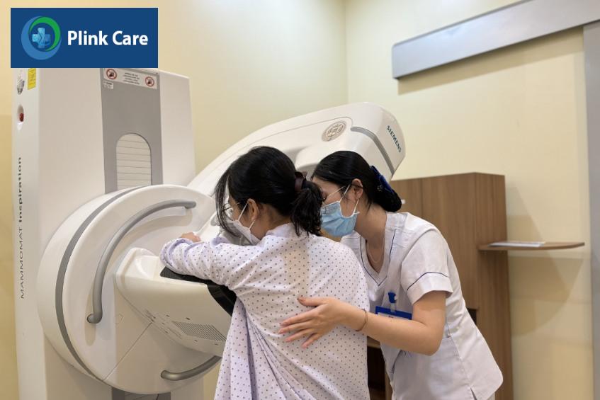 đau khi ấn vào ngực