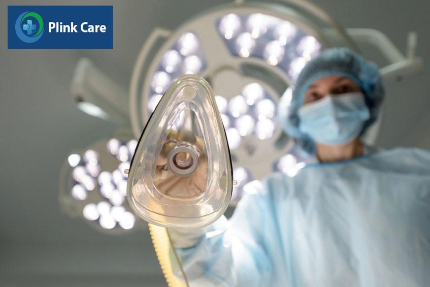 Dựa vào kết quả khám tiền mê, bác sĩ có thể đánh giá liều lượng thuốc mê cần sử dụng để phù hợp với thể trạng người bệnh và thời gian mổ
