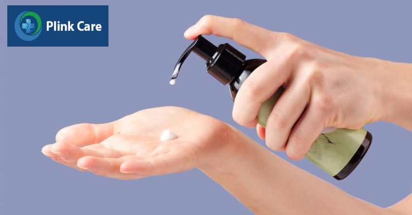 Dùng dung dịch vệ sinh vùng kín thường xuyên có thể gây mất cân bằng độ pH âm đạo, tạo điều kiện vi khuẩn phát triển