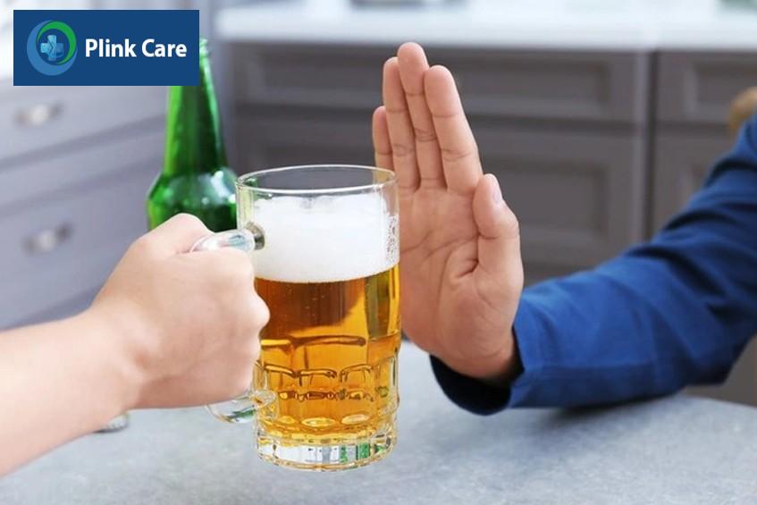 nên hạn chế uống rượu bia để bảo vệ thị lực và sức khỏe chung