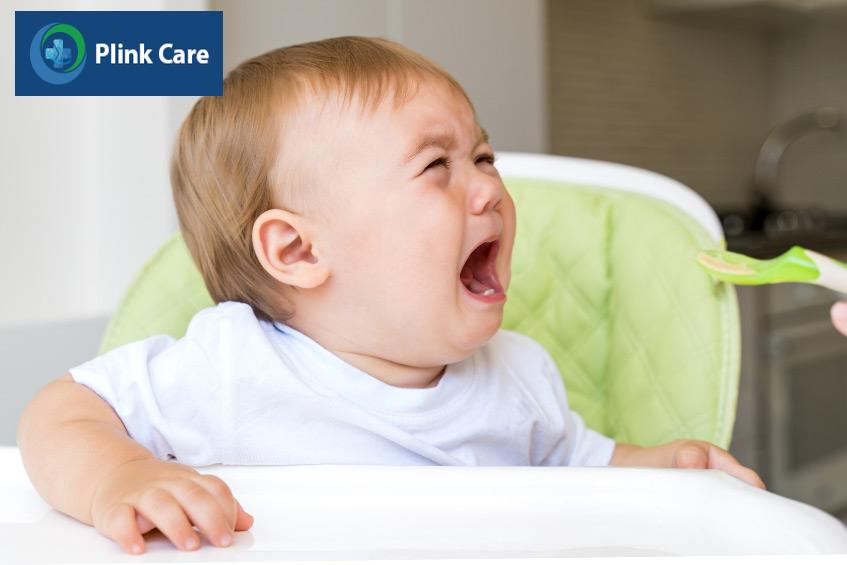 Trẻ bị kênh nhĩ thất thường gặp dấu hiệu mệt mỏi, khó chịu khi ăn hoặc bú