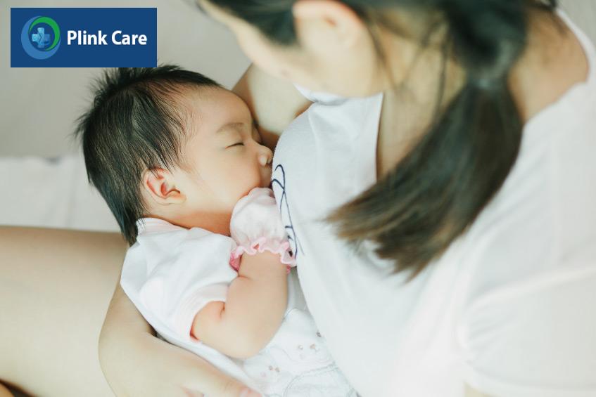 Trẻ bú sữa mẹ hoàn toàn trong 6 tháng đầu đời giúp tăng cường miễn dịch, nhất là trẻ bị bệnh tim bẩm sinh