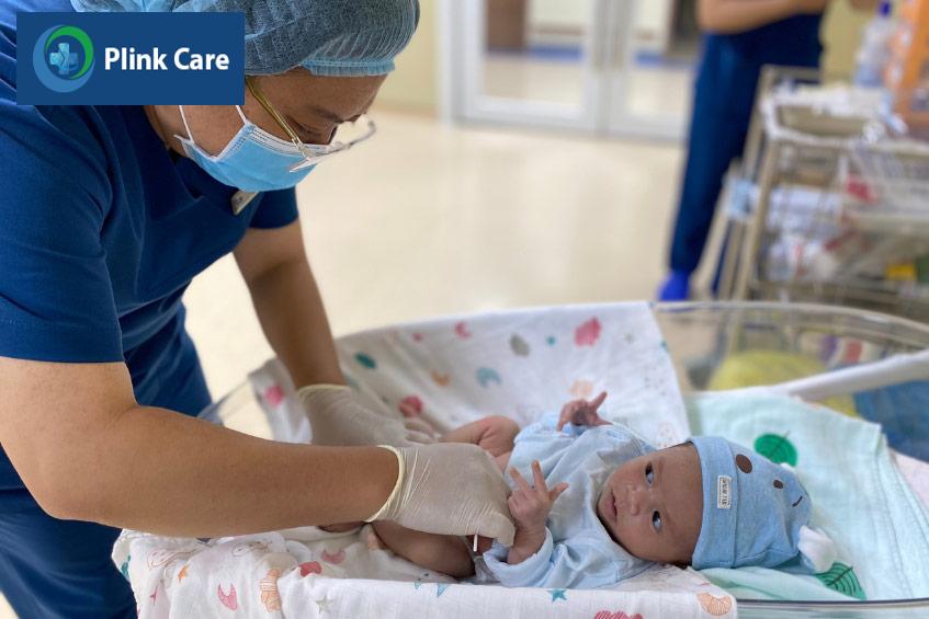 Trẻ mắc thông liên nhĩ lỗ thứ phát cần được theo dõi và chăm sóc sau khi thực hiện thủ thuật điều trị