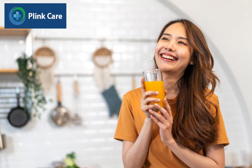 uống nước cam là cách bổ sung vitamin c đơn giản