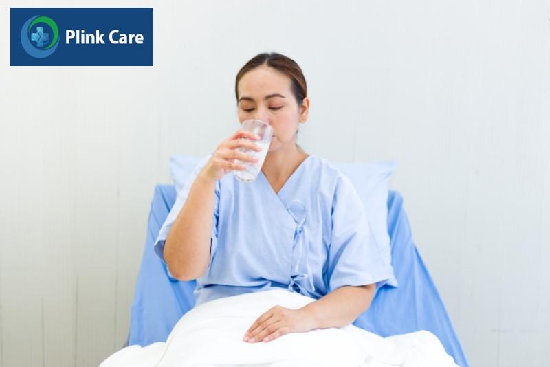 Xạ trị ung thư vòm họng nên uống nhiều nước