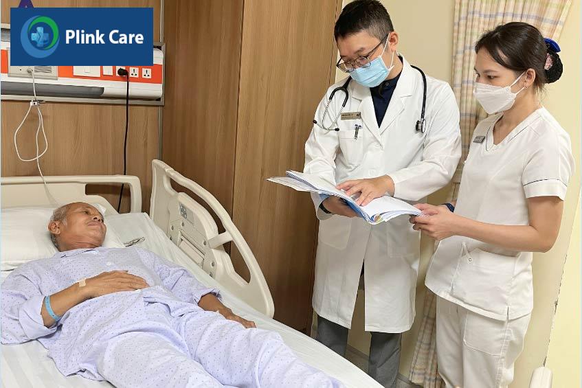 Bác sĩ sẽ kiểm tra tình trạng stent và sức khỏe tổng thể của người bệnh trước khi cho xuất viện