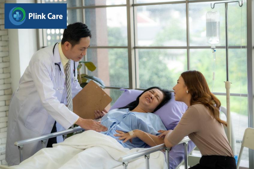 Bệnh nhân đau bụng dữ dội, buồn nôn và nôn khi mắc phải bệnh động mạch mạc treo