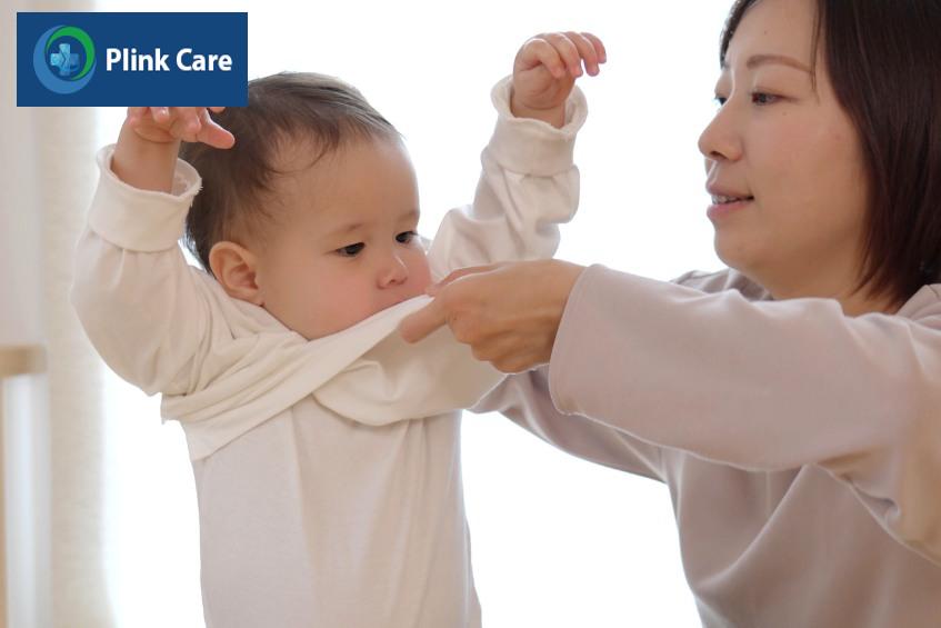Dạy cho trẻ mặc áo giúp cải thiện vận động cho trẻ