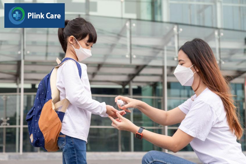 khử khuẩn thường xuyên và hạn chế tiếp xúc với người đang mắc bệnh