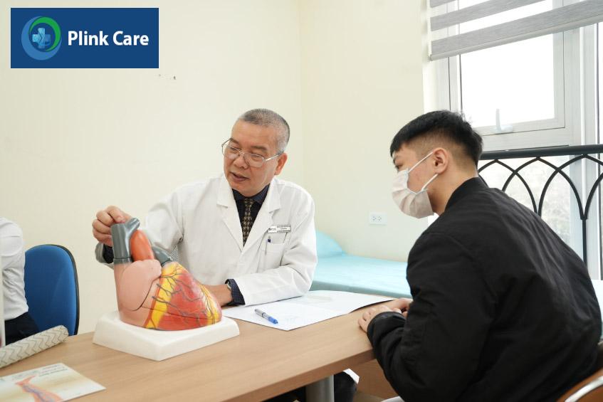 Thăm khám định kỳ cùng bác sĩ để tầm soát các nguy cơ gây đột tử do tim
