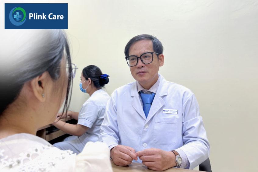 thăm khám với bác sĩ khi nhận thấy các dấu hiệu