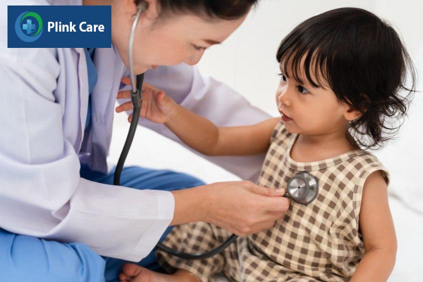 Trẻ bị đau bụng nên được đưa đến bệnh viện