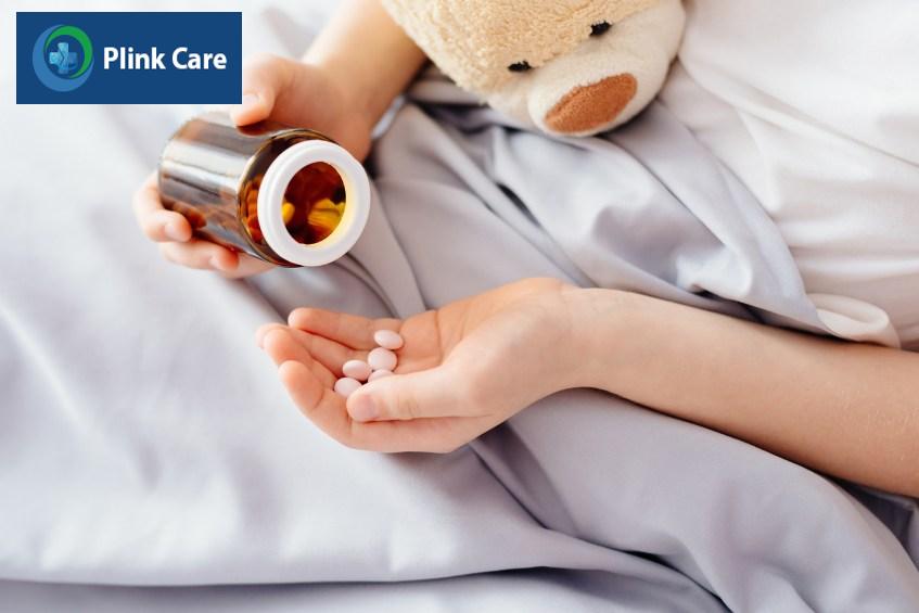 Trẻ bị viêm hạch cổ, bác sĩ sẽ kê thuốc điều trị phù hợp