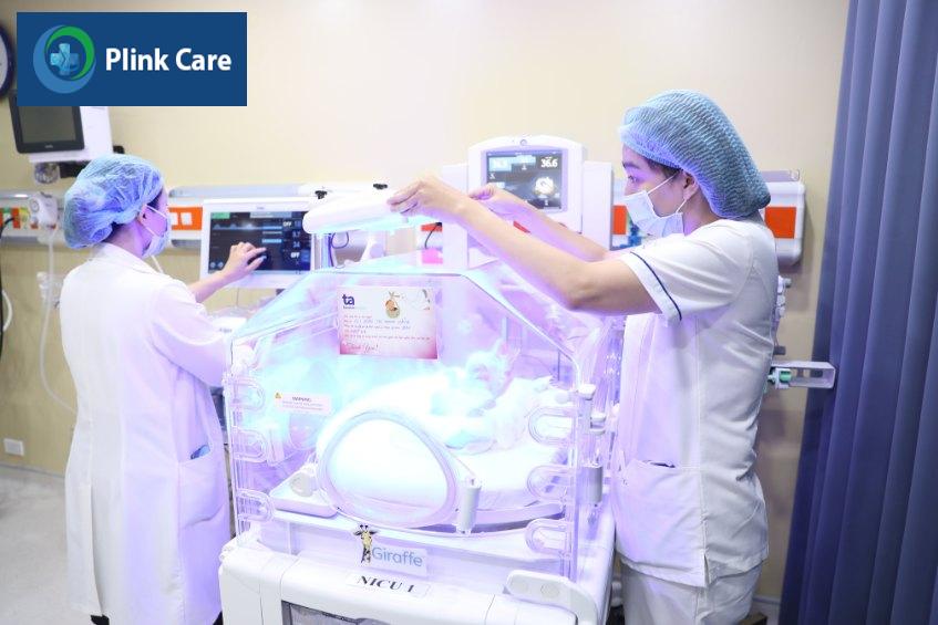 Trẻ sinh non được chăm sóc trong lồng ấp vô khuẩn