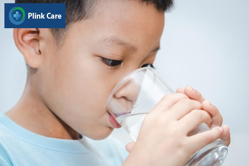 uống nước để hạn chế mất nước và điện giải