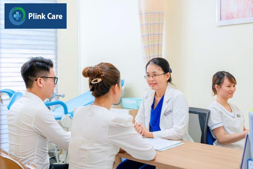 ThS.BS Giang Huỳnh Như - Giám đốc Trung tâm Hỗ trợ sinh sản, PlinkCare TP.HCM đang thăm khám hiếm muộn cho cặp đôi