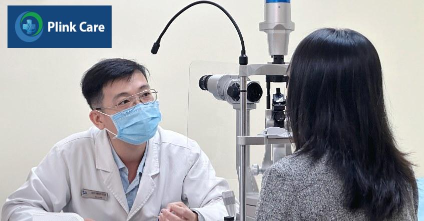 bác sĩ Tùng chẩn đoán tổn thương giác mạc