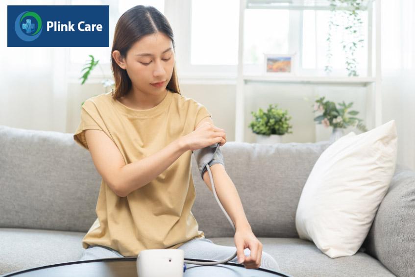 Bệnh nhân có thể theo dõi và phát hiện huyết áp kẹp dựa vào chỉ số huyết áp trên máy đo tự động