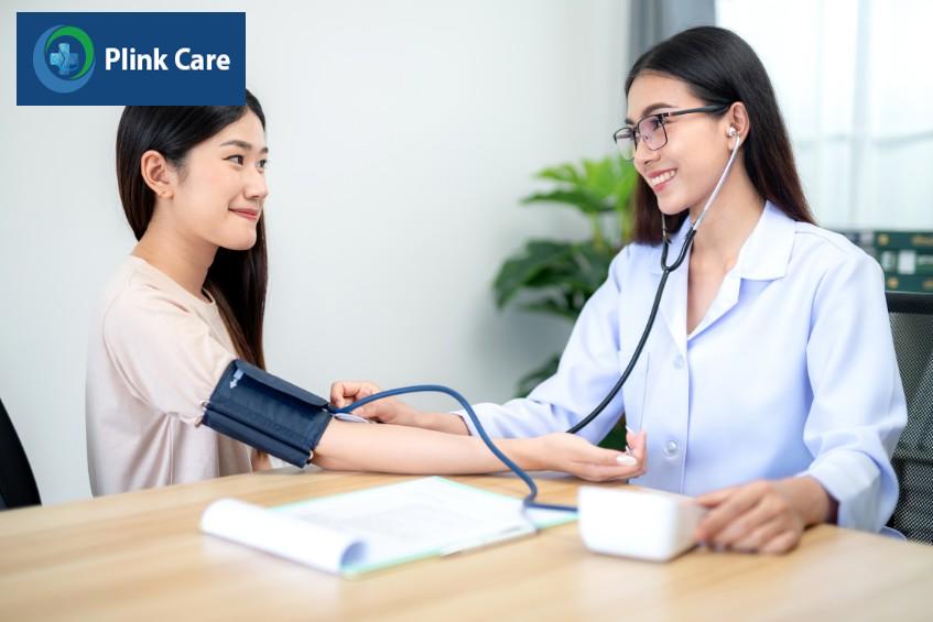 đo huyết áp khi khám nội tổng quát