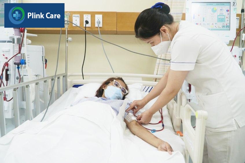 kiểm tra tình trạng sức khỏe chạy thận nhân tạo