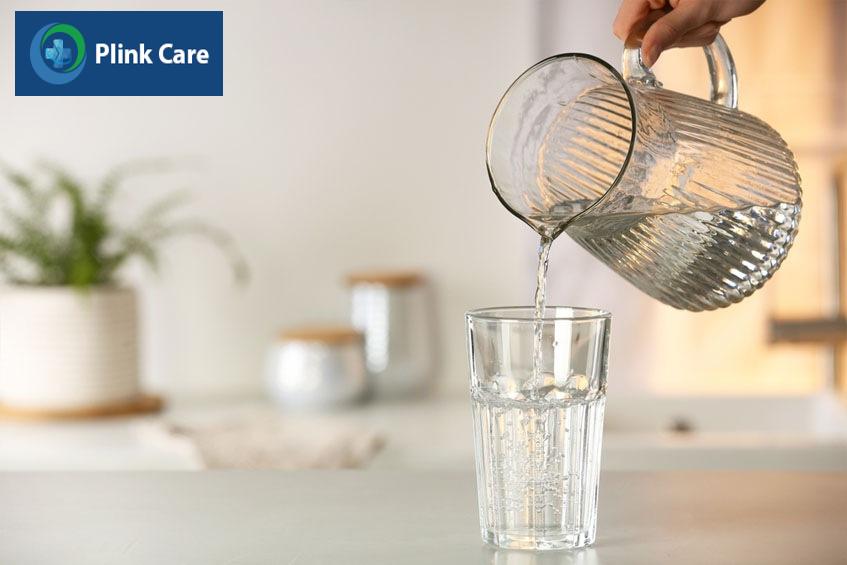 Người bệnh suy tuyến yên nên uống đủ từ 1 lít rưỡi đến 2 lít