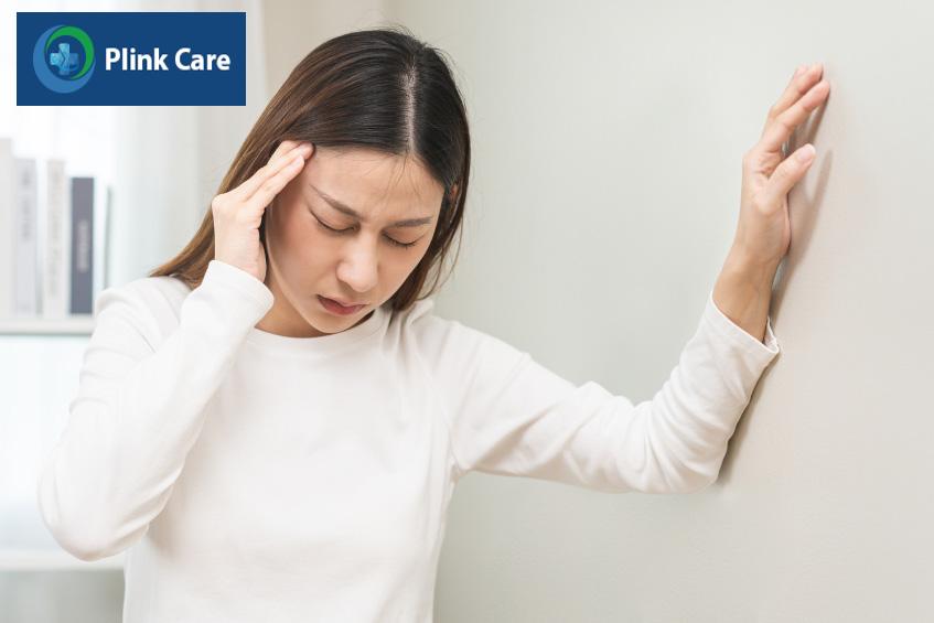 Thay đổi tư thế nhanh chóng gây chóng mặt do huyết áp hạ đột ngột