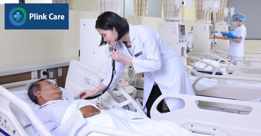 bác sĩ chúc linh đang khám sức khỏe cho người bệnh