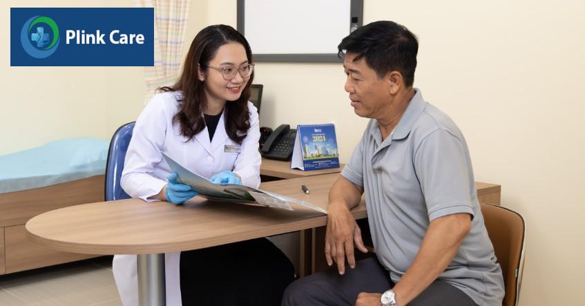 bác sĩ dung tư vấn khách hàng về kỹ thuật tan mỡ bụng và những cách giảm mỡ bụng tại gia