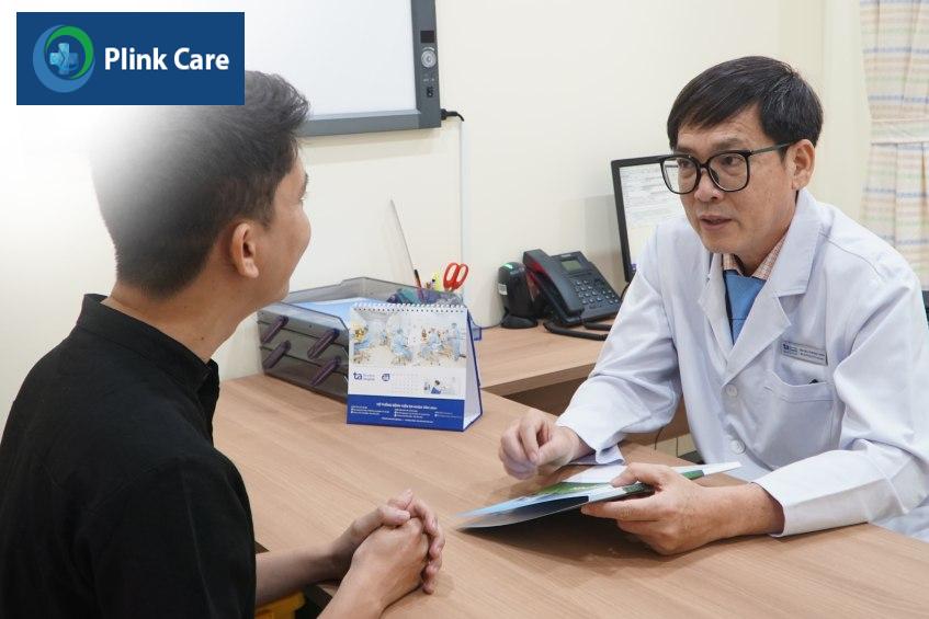bác sĩ lê ngọc vinh giải thích về u bã đậu ở mông cho khách hàng
