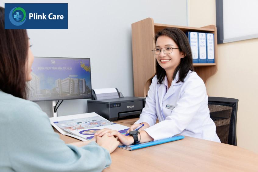 Bác sĩ Minh Hạnh tư vấn quy trình điều trị IVF cho bệnh nhân