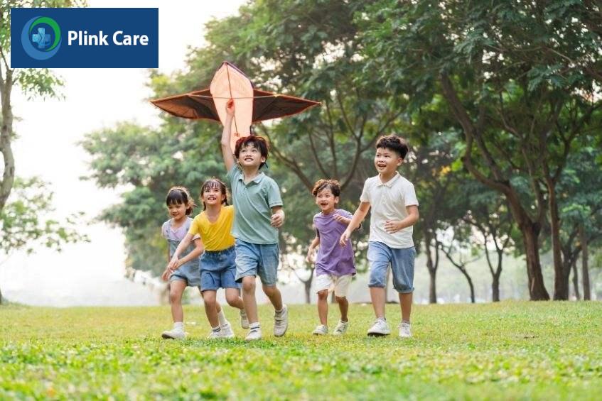 Các hoạt động ngoài trời sẽ giúp trẻ phát triển thể chất