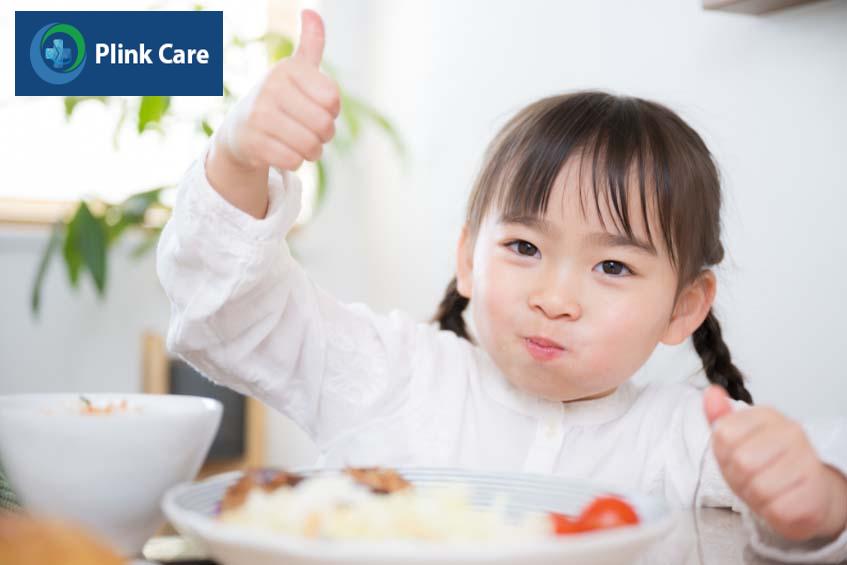 chế độ ăn uống cho trẻ ngăn ngừa đau khớp háng