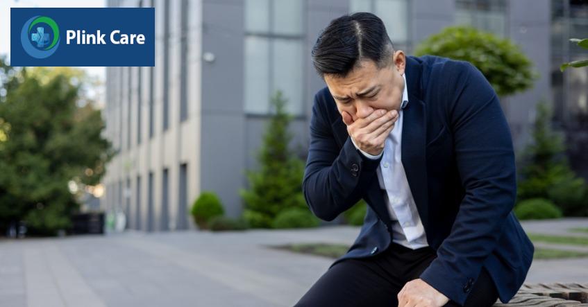 đau tinh hoàn và xuất hiện triệu chứng nôn mửa