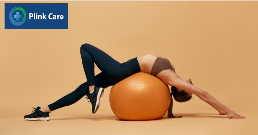 nằm thẳng lưng lên sàn hoặc bóng tập