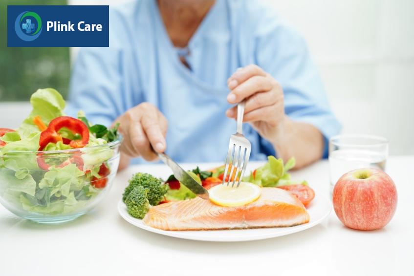nên ăn đủ dinh dưỡng sau xuất huyết não