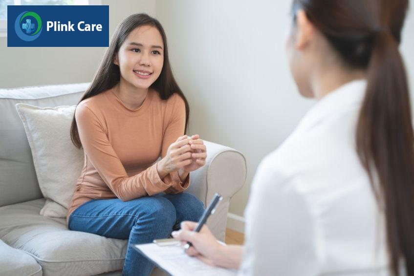 Thăm khám bác sĩ ngay để kiểm tra khi nhận thấy có dấu hiệu bất thường trong quá trình dùng thuốc hoàng thể