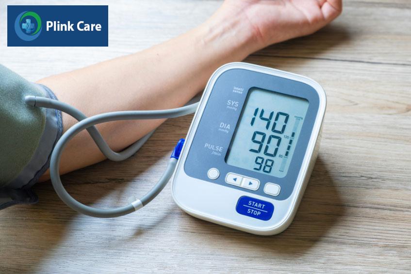 Người bệnh có huyết áp cao với chỉ số 140/90 mmHg, cần được chỉ định dùng thuốc ngay lập tức