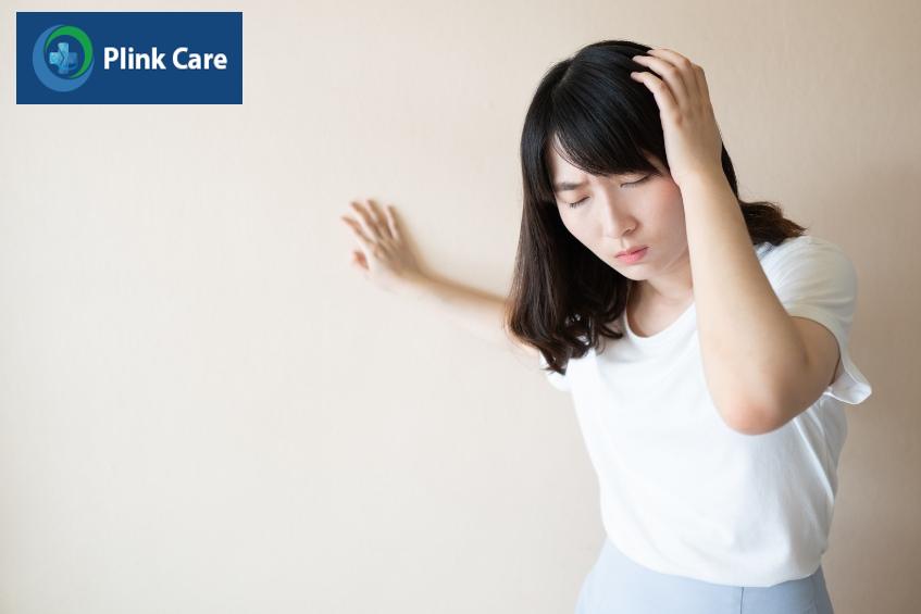 người bị chóng mặt mất thăng bằng nên khám rối loạn tiền đình