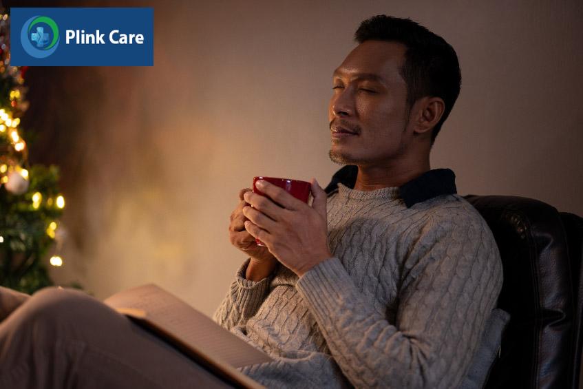 Người bị tăng huyết áp không nên uống cà phê vào buổi tối trước khi đi ngủ