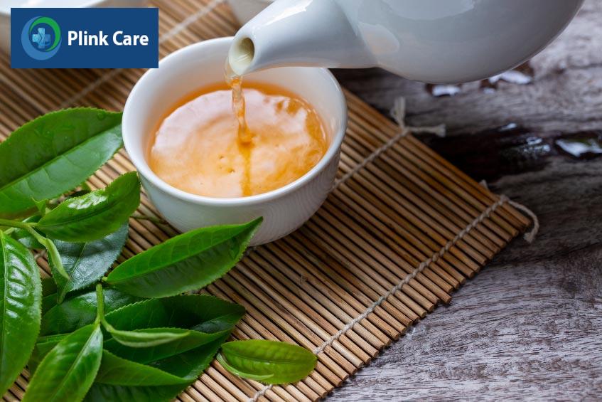Người bị tăng huyết áp nên lựa chọn những thức uống lành mạnh khác như trà để thay thế cho cà phê