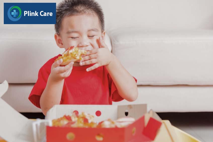 Trẻ mắc bướu máu nên kiêng ăn nhiều đồ chiên