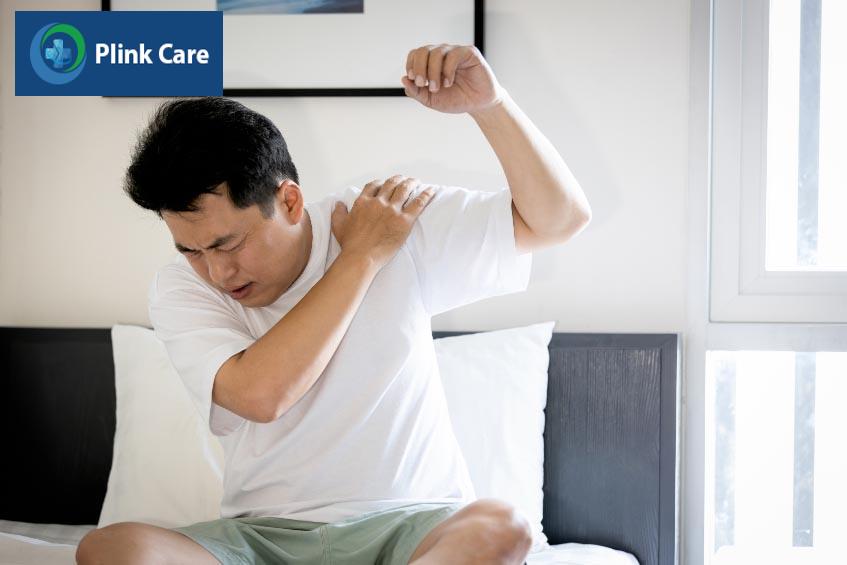 Cứng khớp cũng có thể là dấu hiệu cho thấy khớp vai bị khô