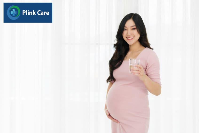 Uống đủ nước là điều kiện cần thiết giúp cơ thể khỏe mạnh khi mang thai